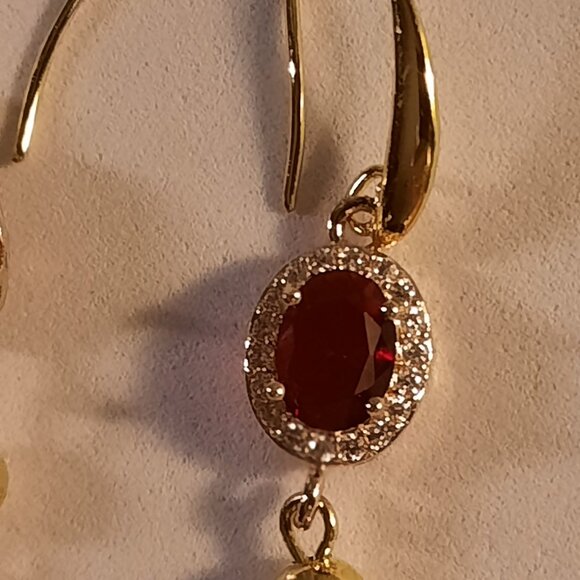 Brand New dazzling Red Stone Earrings for Xmas - Picture 2 of 2